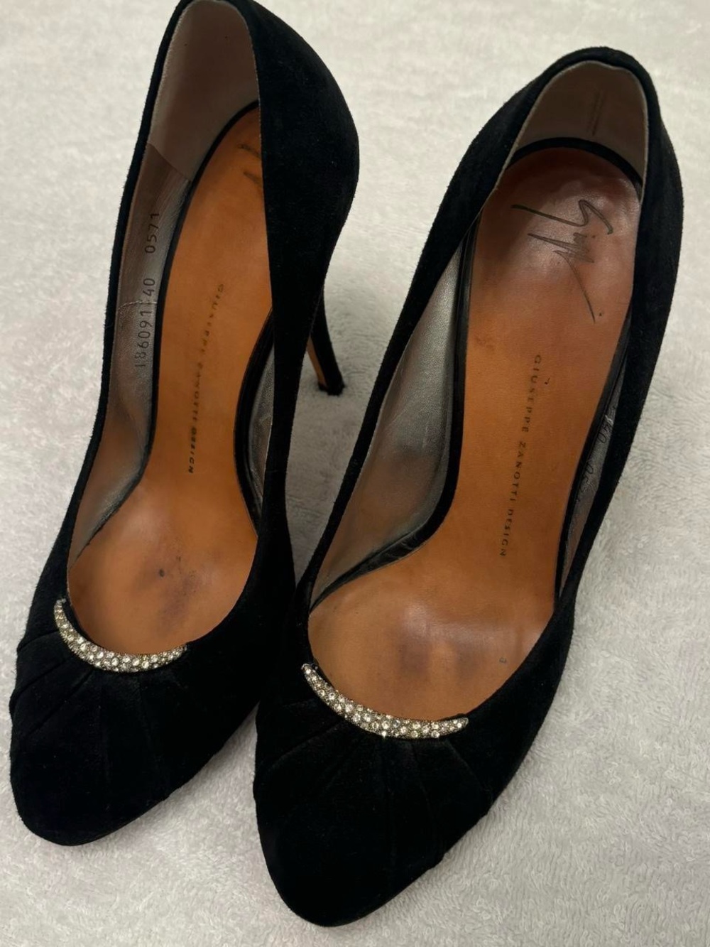 Vero Cuoio Black Suede Crystal-Embellishede Stiletto Pumps